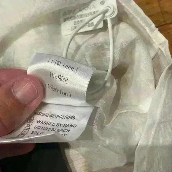 White 3/4 sleeve blouse with shell button detail - Picture 5 of 9